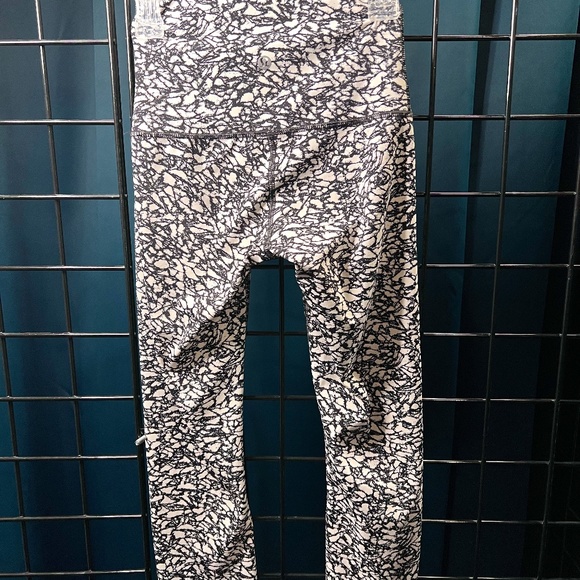 Printed Lululemon Leggings - Picture 1 of 2